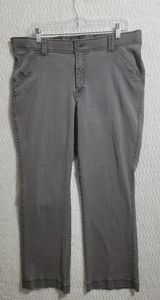 Lee Sinfully Soft pants Gray size 18 97% Cotton and 3% Spandex Made in Egypt.